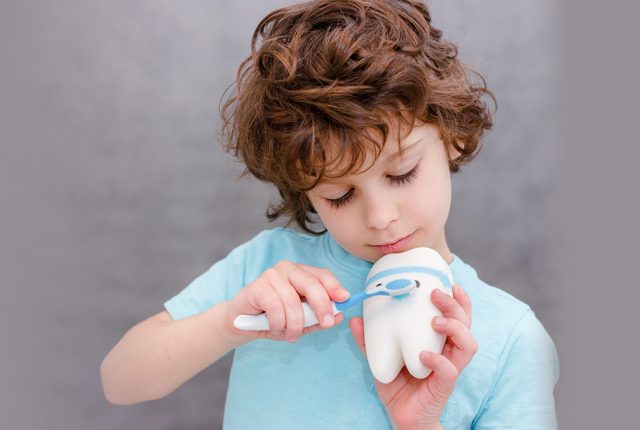 Teach-Your-Children-How-To-Brush-Their-Teeth-Properly